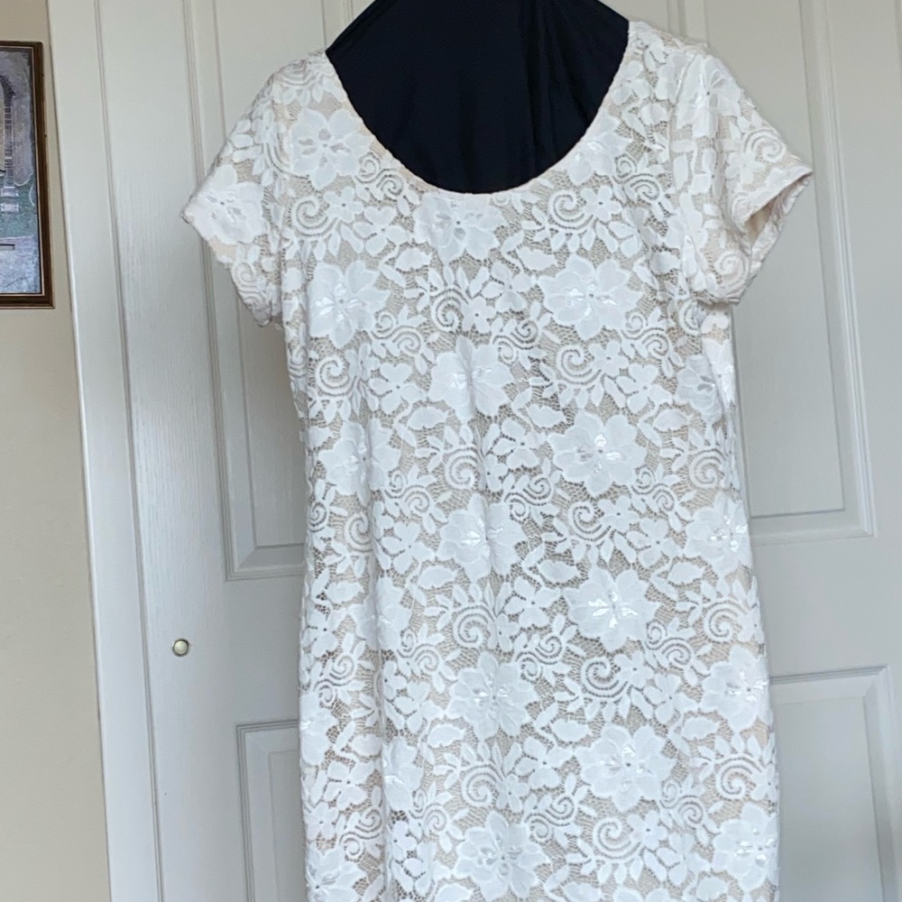 TIANA B WHITE LACE DRESS w/ nude lining